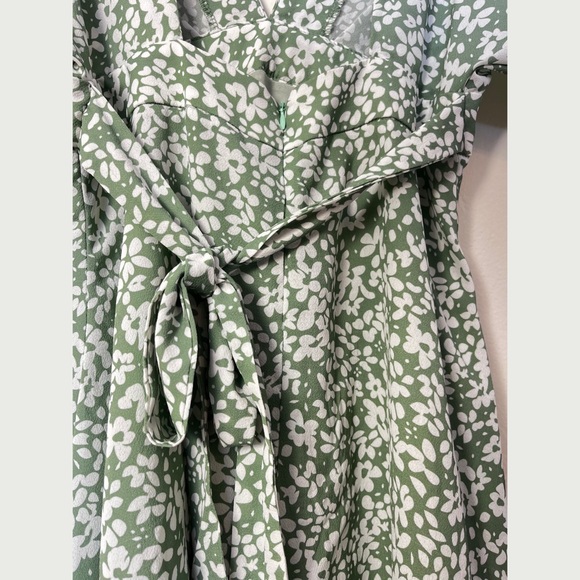 Green & White Floral Mini Dress – Size S - Picture 9 of 13